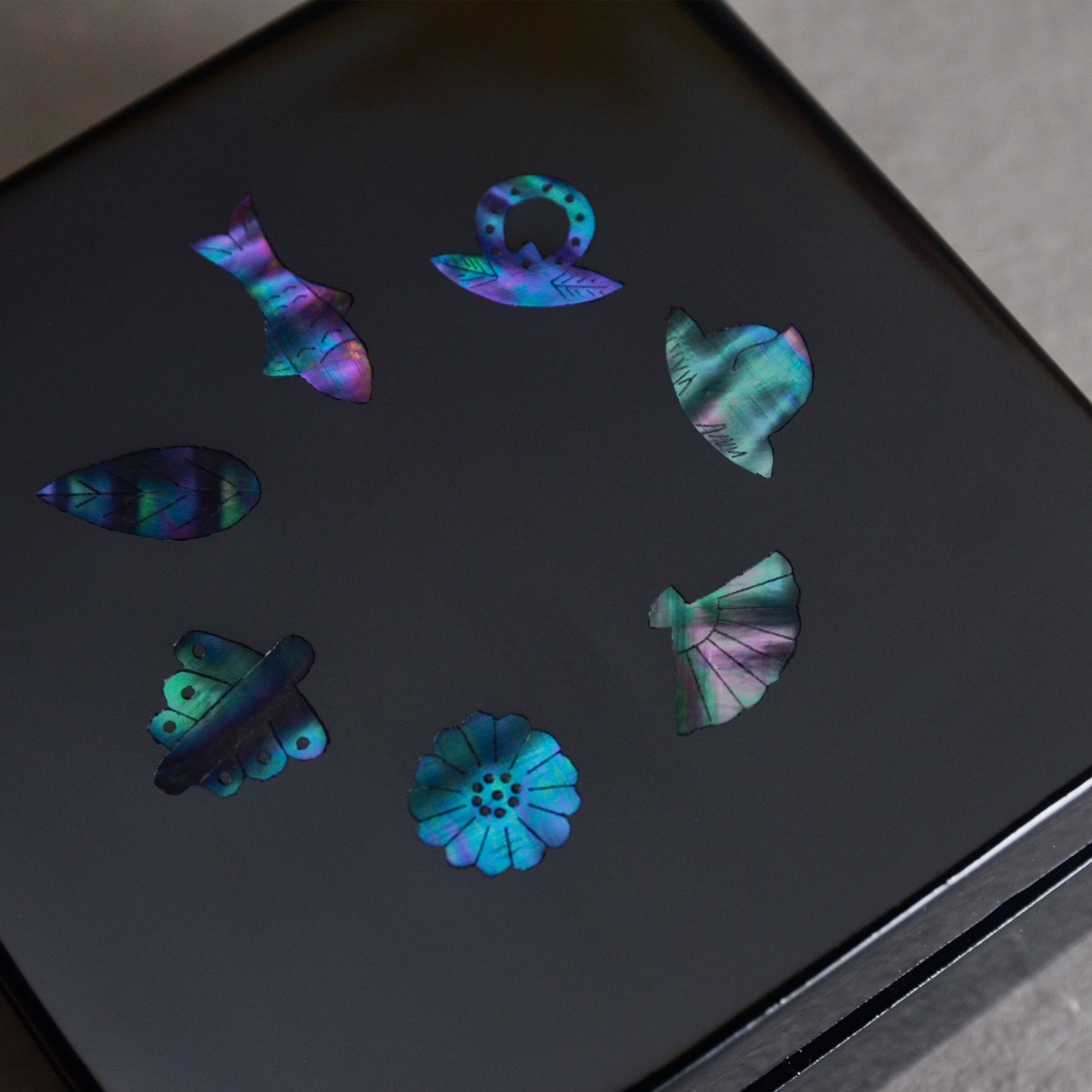 小箱 ななふさ螺鈿 – 角萬漆器