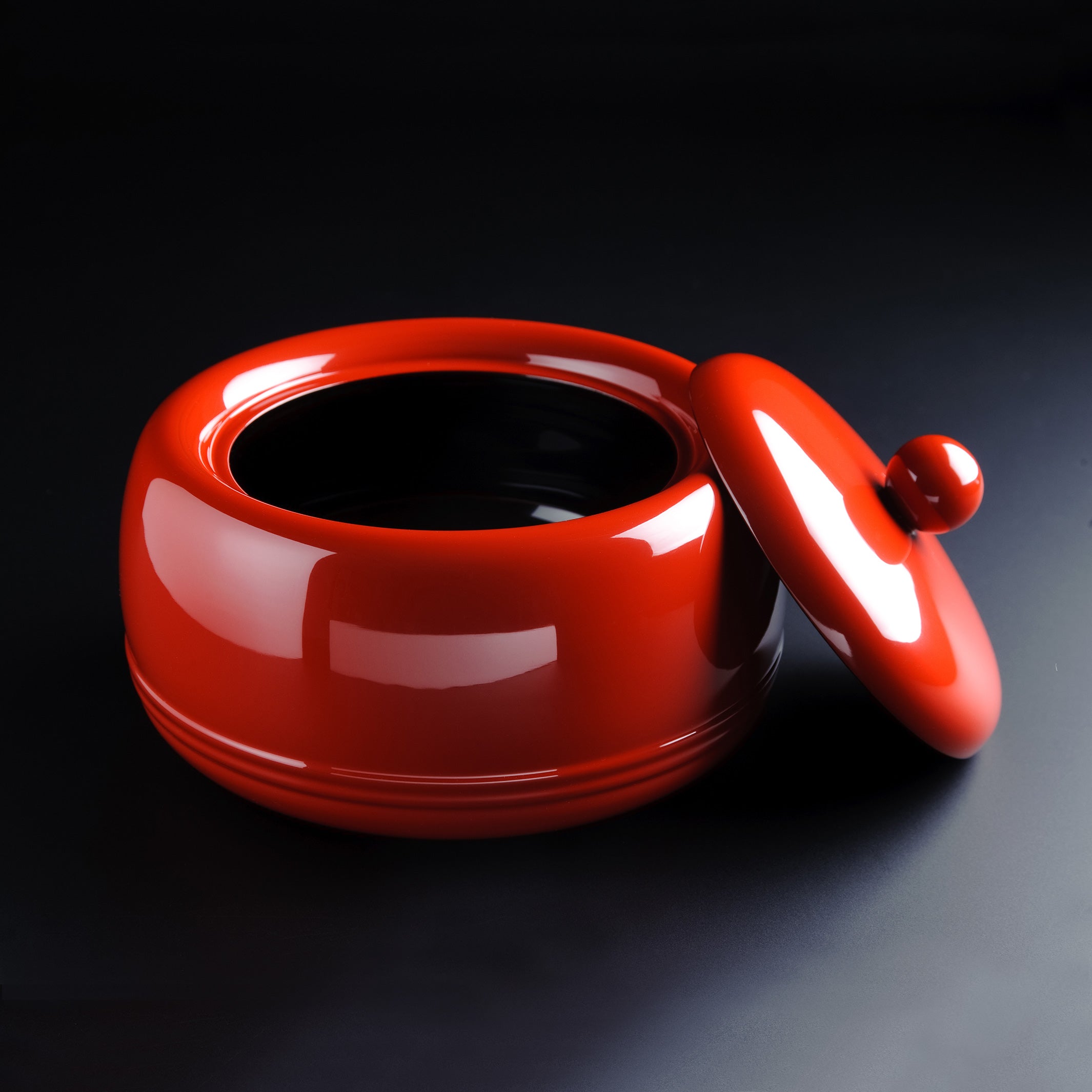 角萬漆器　菓子器　朱塗り　内黒　蓋付き 楽天市場】朱牡丹彫 菓子器（黒内朱）宮内庁御用達 木合 日本製